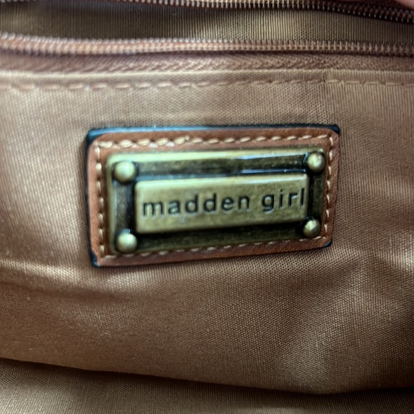 Crossbody - Picture 3 of 4